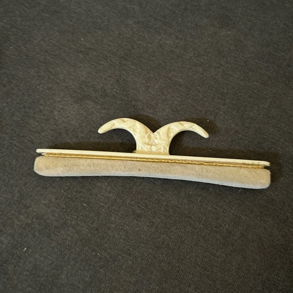 Vintage Beige Gold Flocked‎ Specialty Hanger Non-Slip Decorative Unique